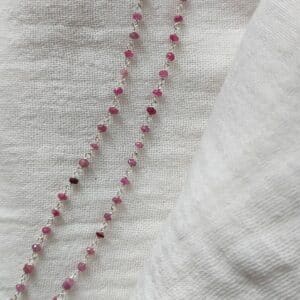 girocollo a rosario con gemme preziose